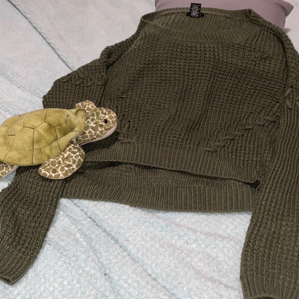 Rue21 cropped cable knit sweater (M)
